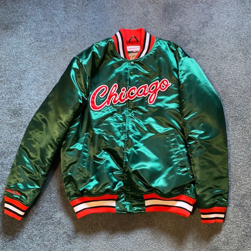 Authentic Men’s Large Chicago Bulls Jacket